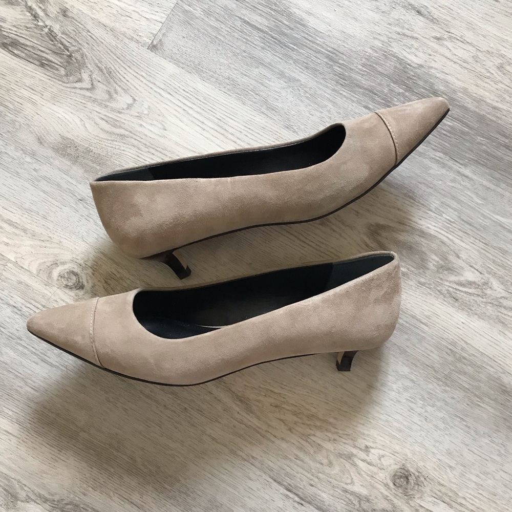 David Pliner Beige Leather/Suede Low Pump Heel Size 9 1/2 Gorgeous